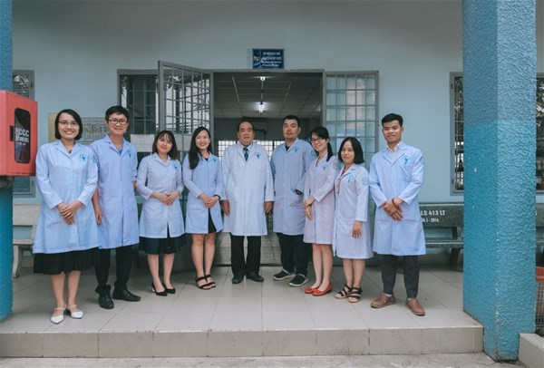 Ngày nhà giáo Việt Nam và câu chuyện về những người thầy mang áo Blouse Trắng